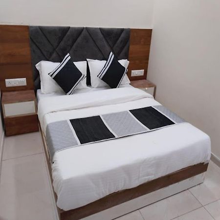 Galaxy Inn Hotel Ahmedabad Eksteriør billede