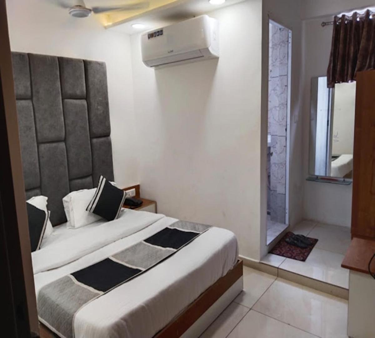 Galaxy Inn Hotel Ahmedabad Eksteriør billede