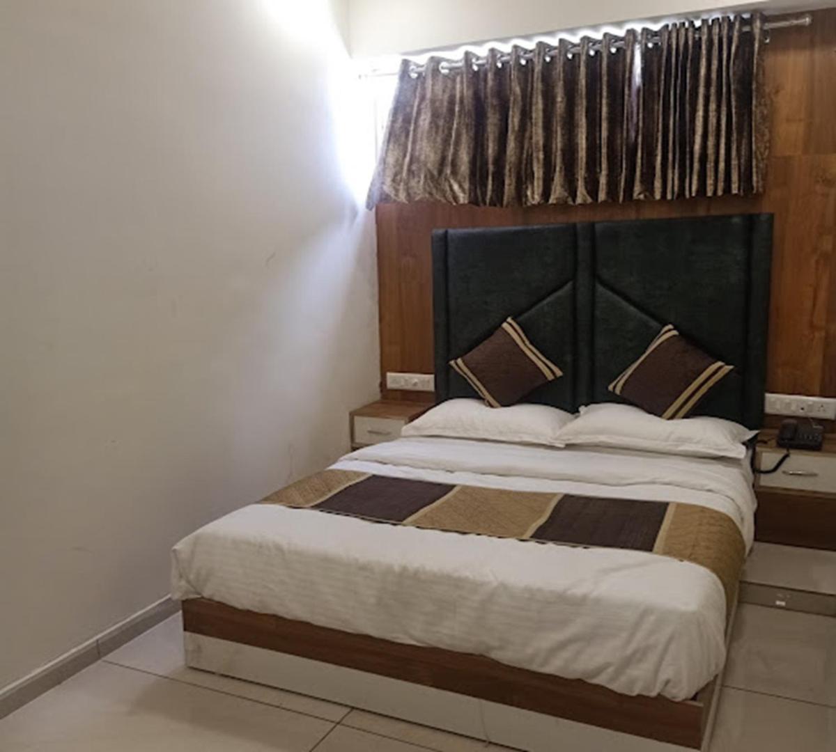 Galaxy Inn Hotel Ahmedabad Eksteriør billede