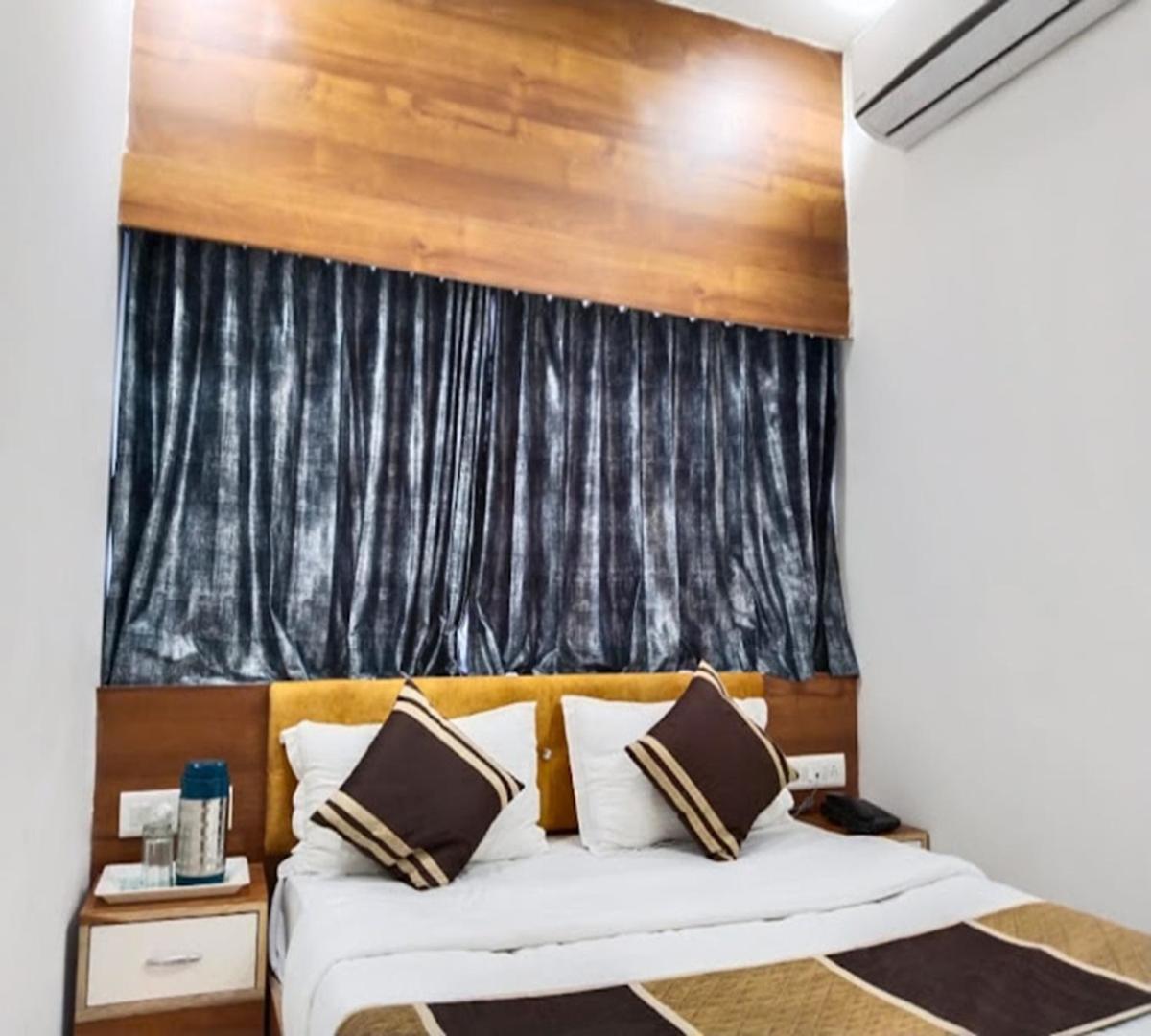 Galaxy Inn Hotel Ahmedabad Eksteriør billede
