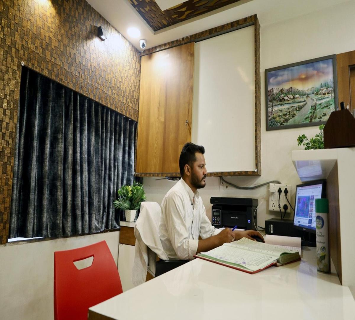 Galaxy Inn Hotel Ahmedabad Eksteriør billede
