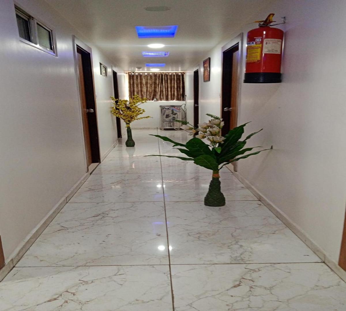 Galaxy Inn Hotel Ahmedabad Eksteriør billede